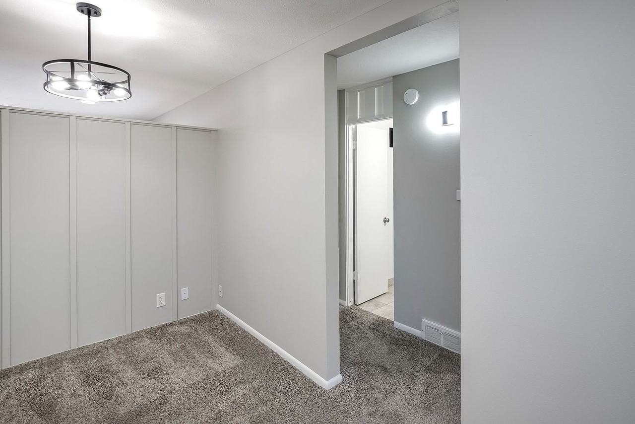 4815 S 131st St #15 - Photo 5 of 24