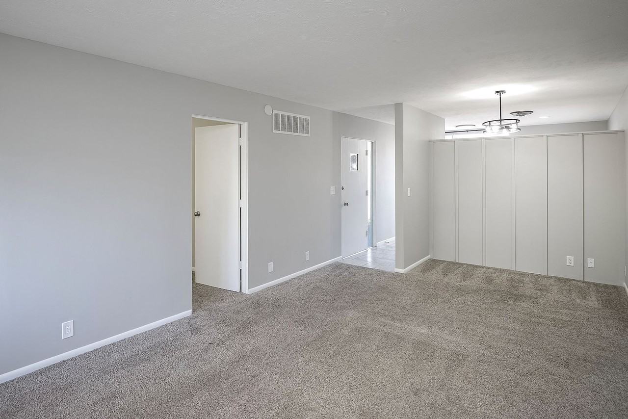 4815 S 131st St #15 - Photo 5 of 24