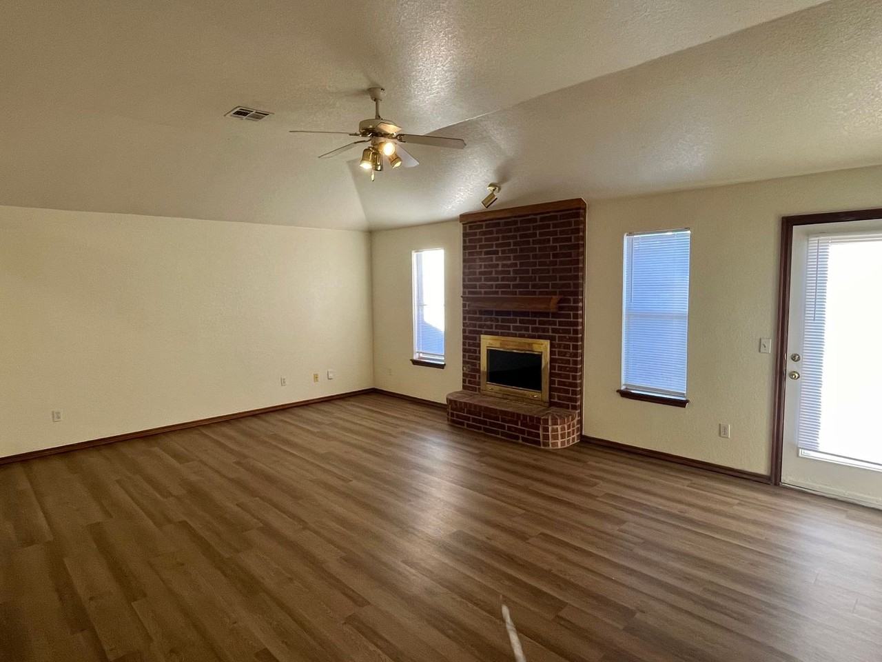 2620 Nw 164th Ter - Photo 2 of 15