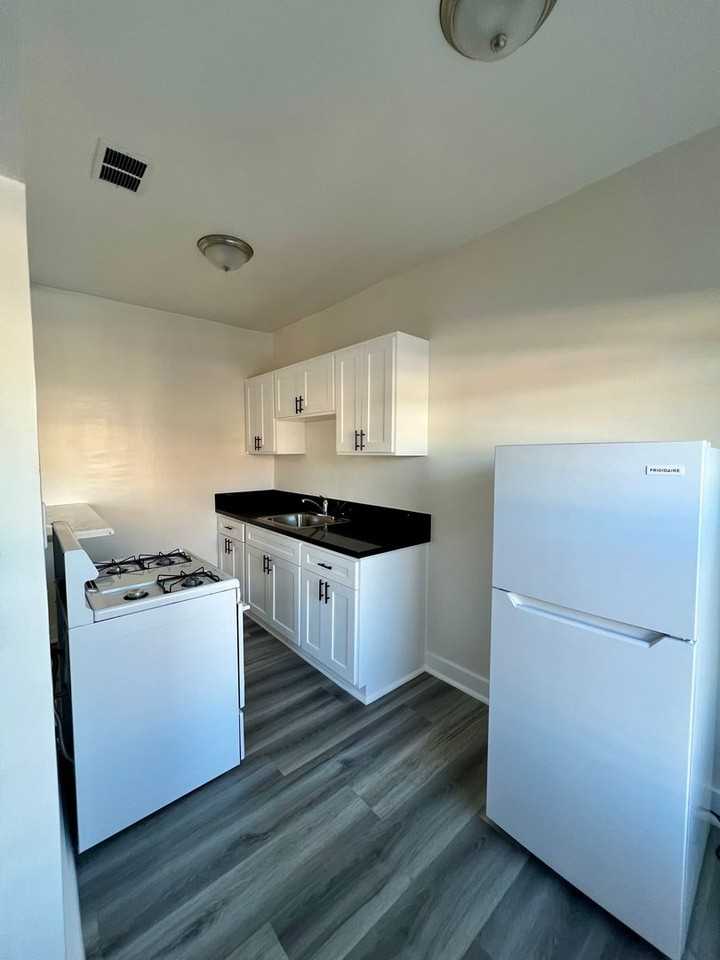 1626 N. Harvard Blvd. - Photo 3 of 25