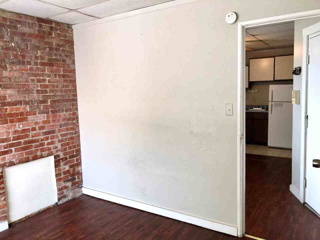 *** Perfect Apartments in South Oakland * Walk to Pitt * Pet Friendly * In the heart of Oakland * Tour Today *** - Photo 5 of 21