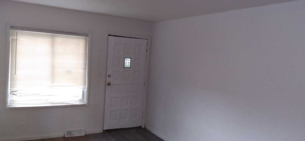 722 Barrie Ave - Photo 4 of 8