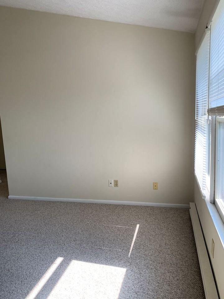 260 Adams Ln - Photo 7 of 38