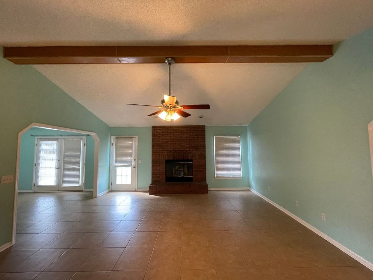 104 Boxwood Dr - Photo 3 of 19