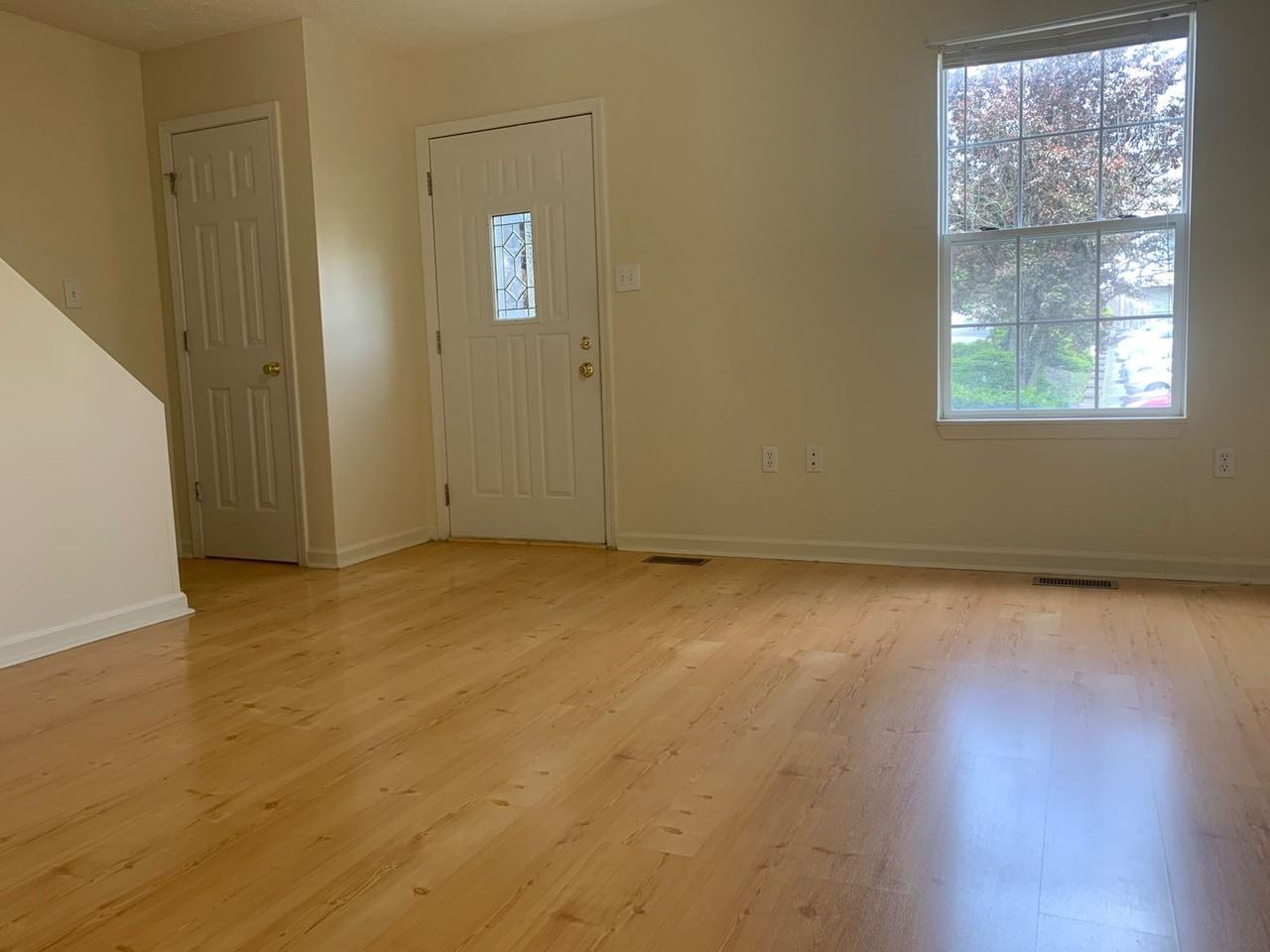 1027 Elkins Dr - Photo 2 of 15