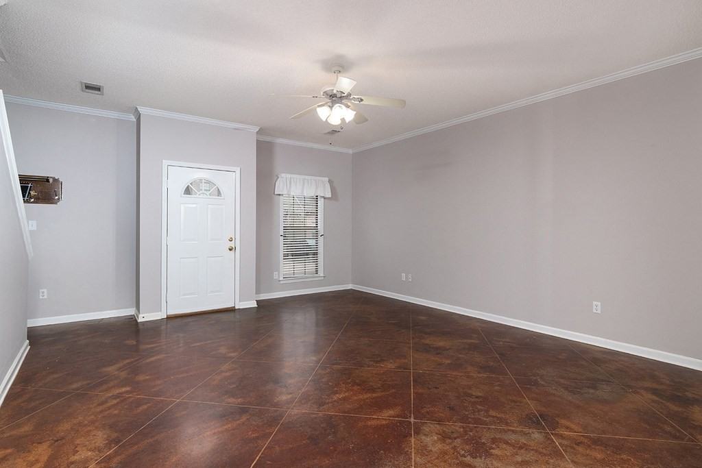 129 Ashley Way - Photo 3 of 10