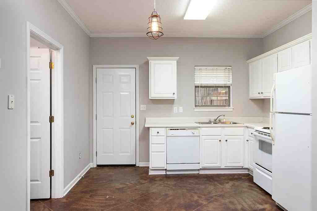 129 Ashley Way - Photo 5 of 10