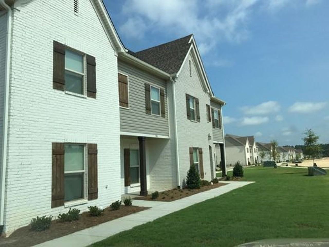 500 Fifer Cir #61 - Photo 2 of 8