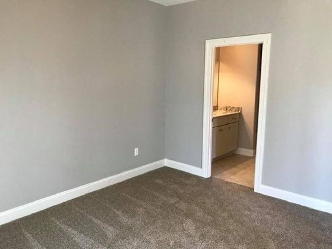 500 Fifer Cir #61 - Photo 3 of 8