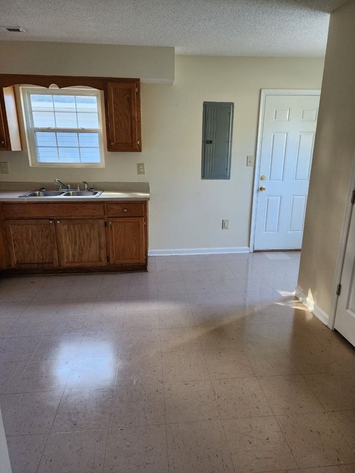 817 Shannon St - Photo 3 of 17