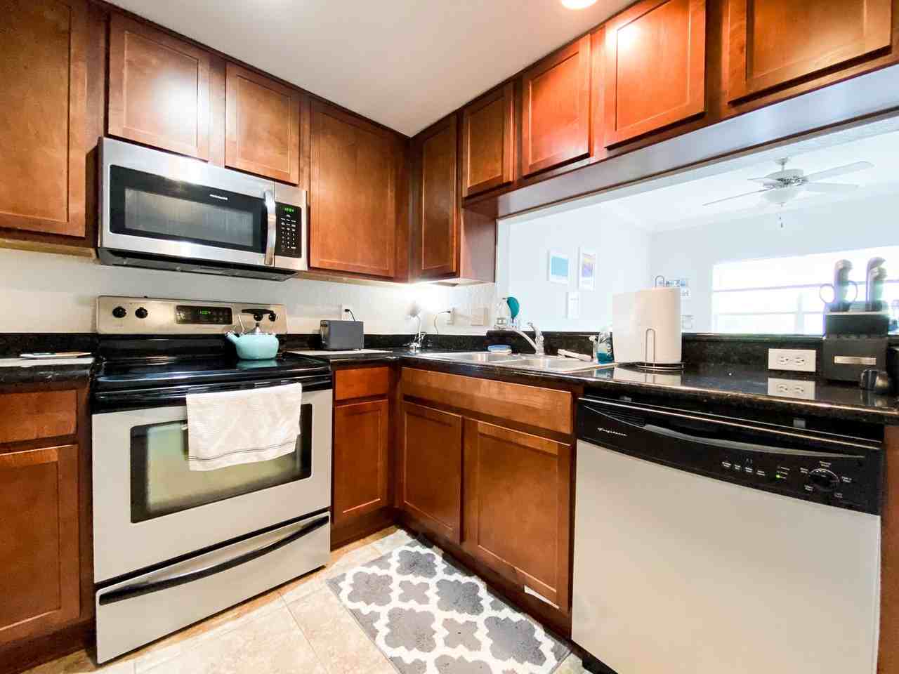 1460 Nw 3rd Pl - Photo 4 of 16