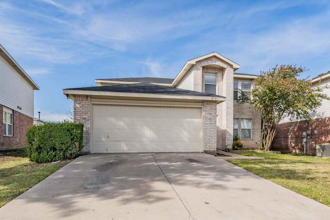 8704 Stonebriar Ln - Photo 2 of 32