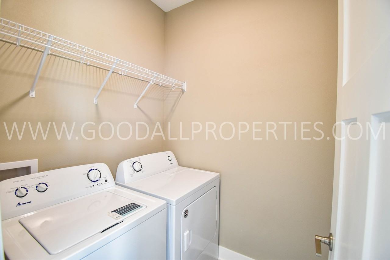 1085 Cedar St - Photo 6 of 22