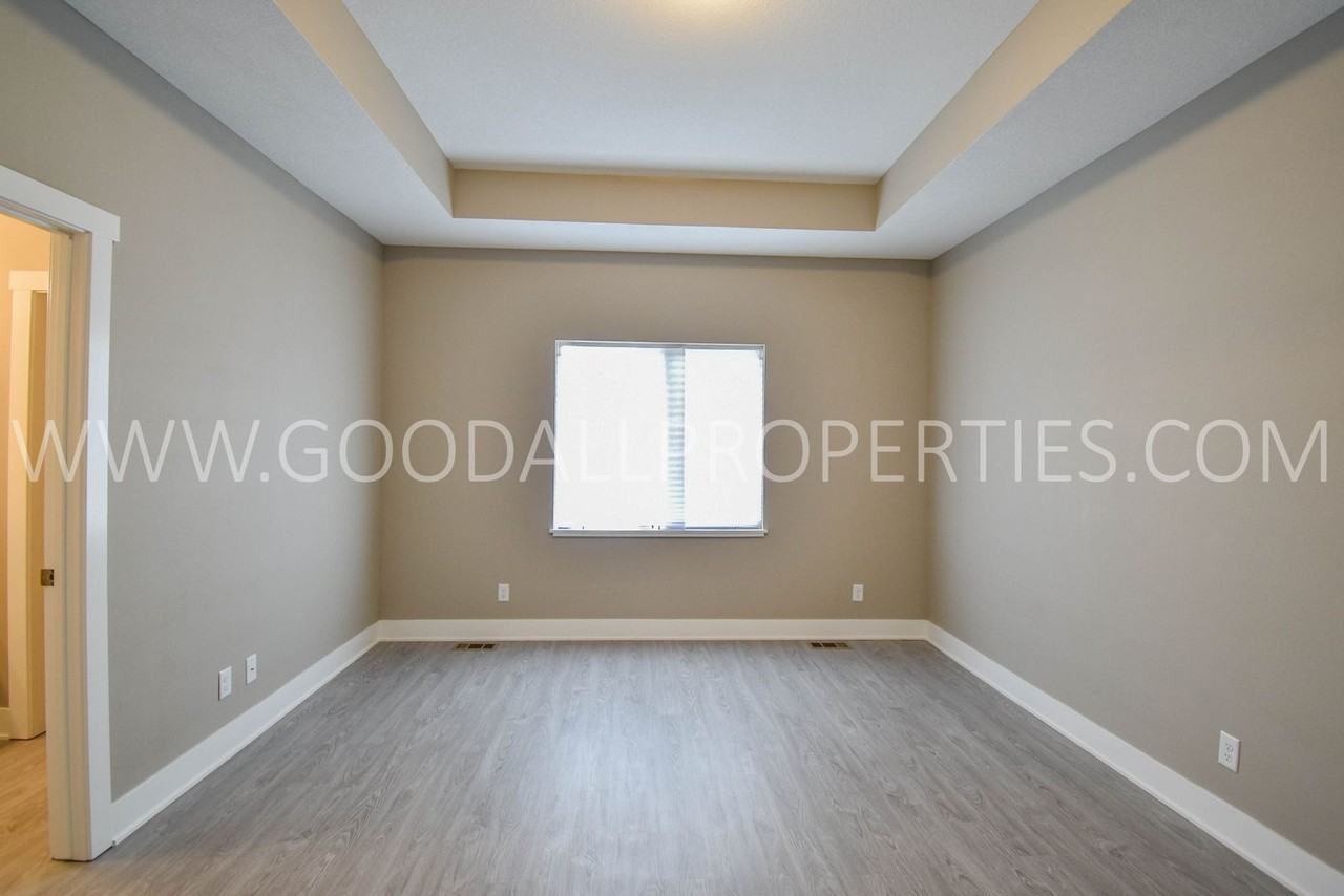 1085 Cedar St - Photo 7 of 22