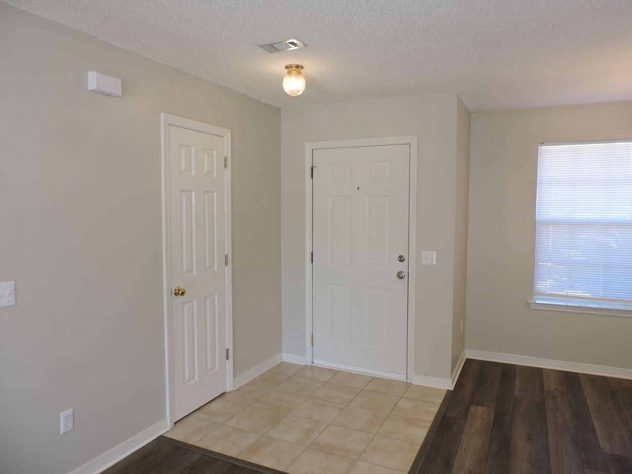 555 Batten Blvd - Photo 2 of 31