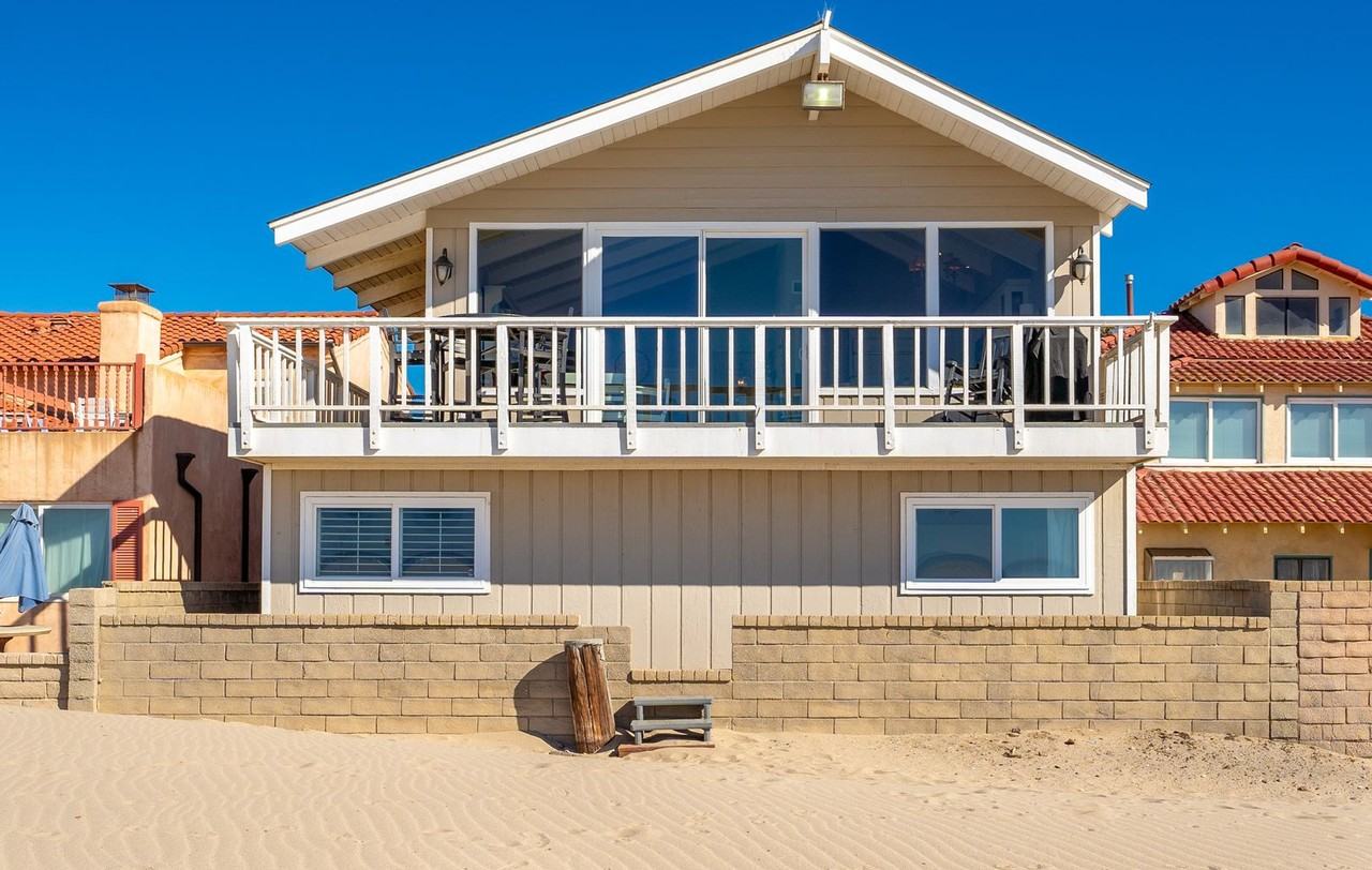 2405 Ocean Dr - Photo 2 of 37