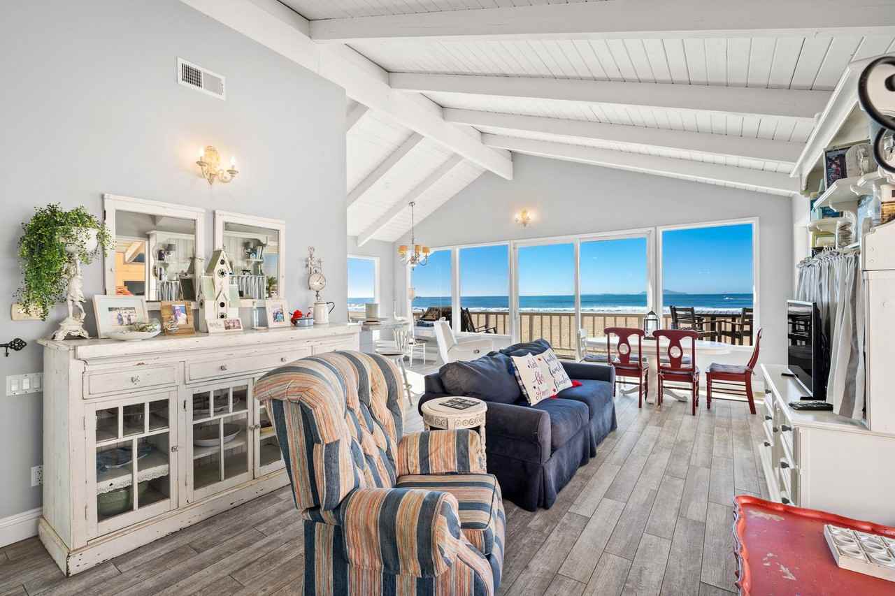 2405 Ocean Dr - Photo 4 of 37