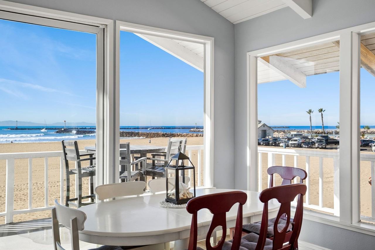 2405 Ocean Dr - Photo 7 of 37