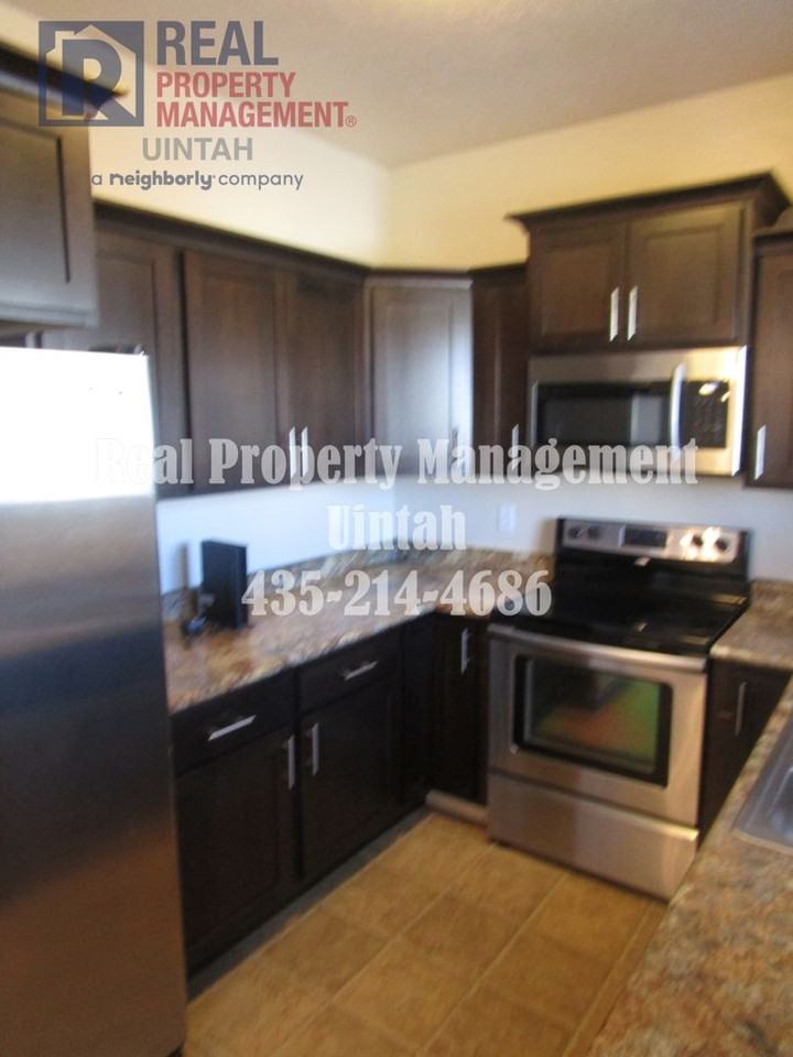 451 E Red Fox Ln - Photo 2 of 24