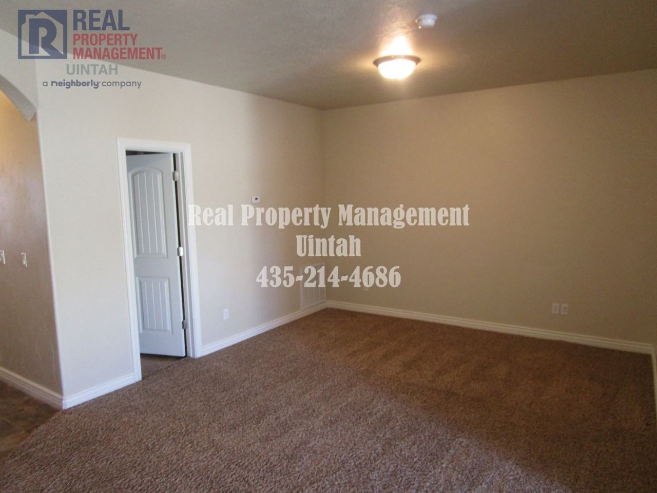 451 E Red Fox Ln - Photo 6 of 24