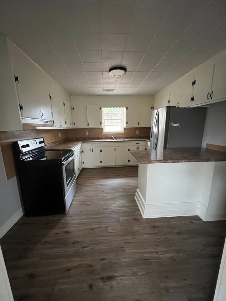 201 Indy Ln - Photo 2 of 9