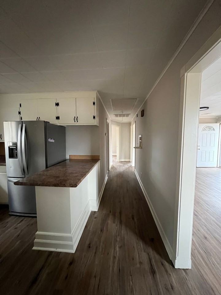 201 Indy Ln - Photo 3 of 9