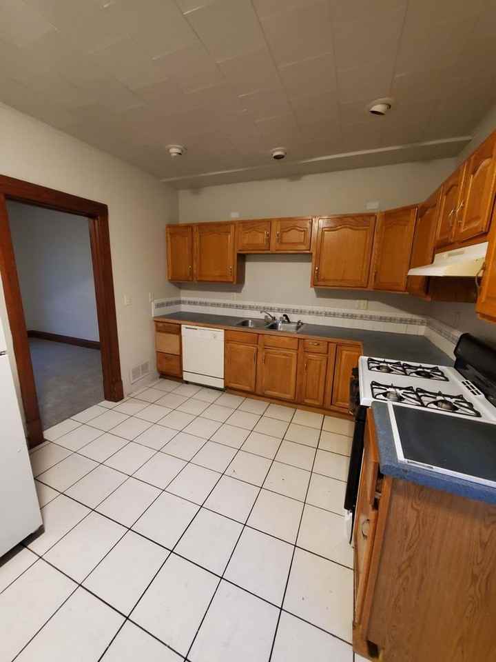 2311 68th St - Photo 2 of 8