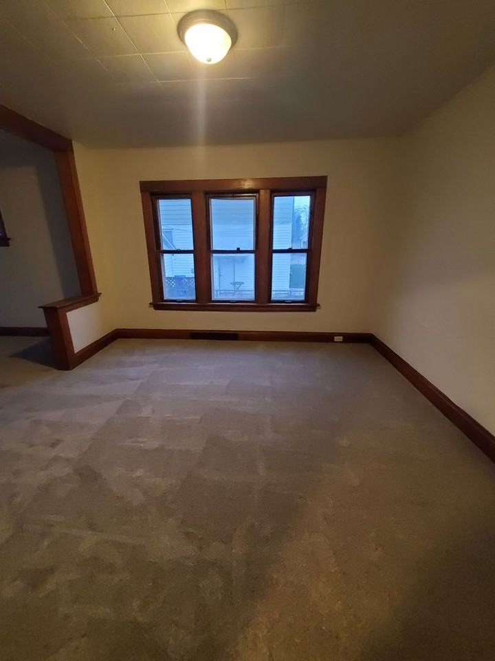 2311 68th St - Photo 3 of 8