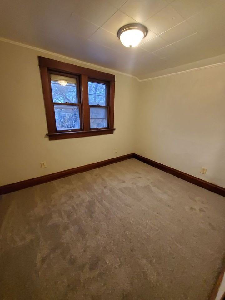 2311 68th St - Photo 5 of 8