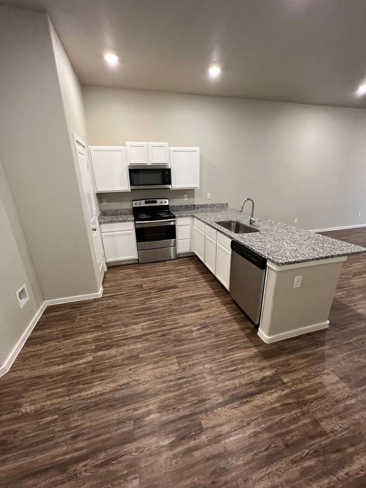 2113 Langford Ave - Photo 4 of 18