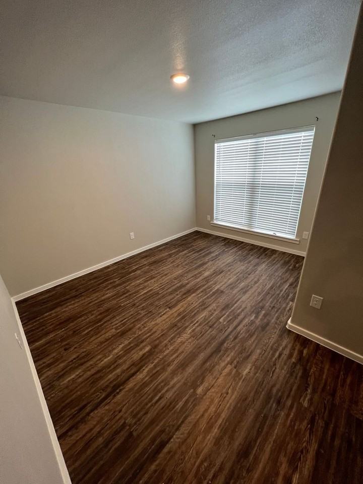 2113 Langford Ave - Photo 7 of 18