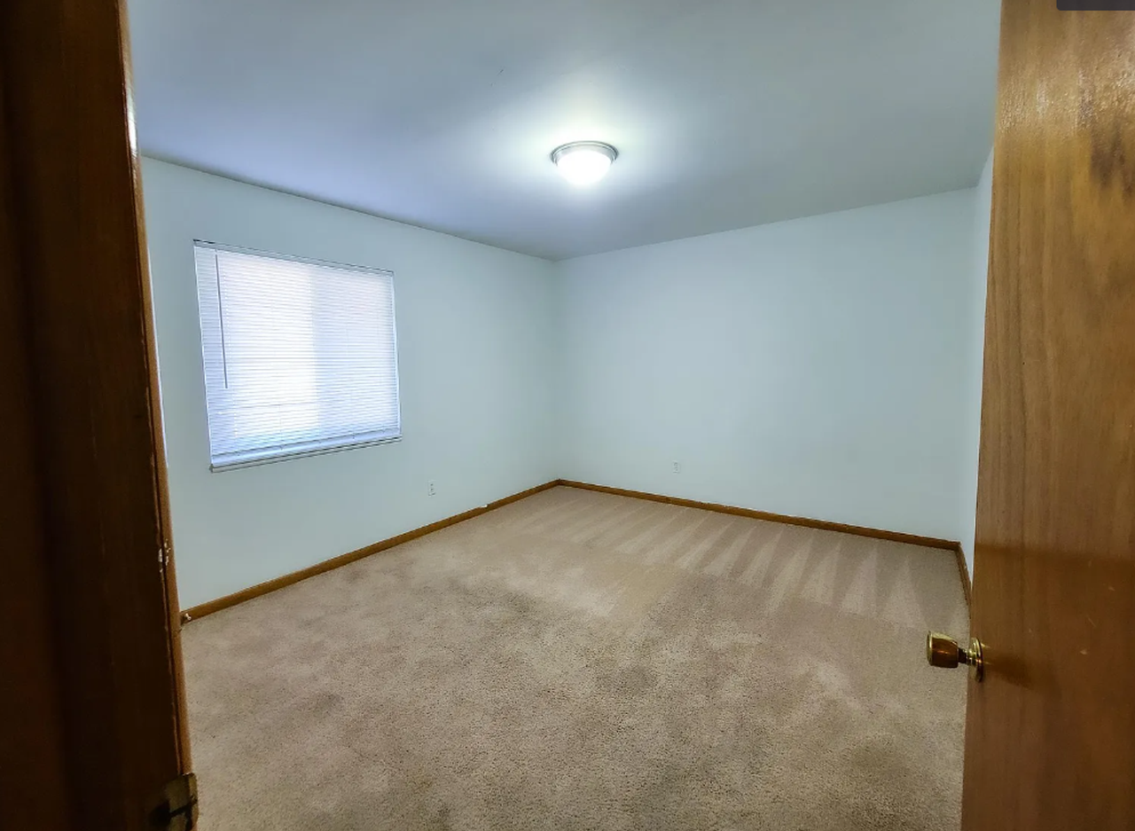 911 Ashland Rd - Photo 3 of 9