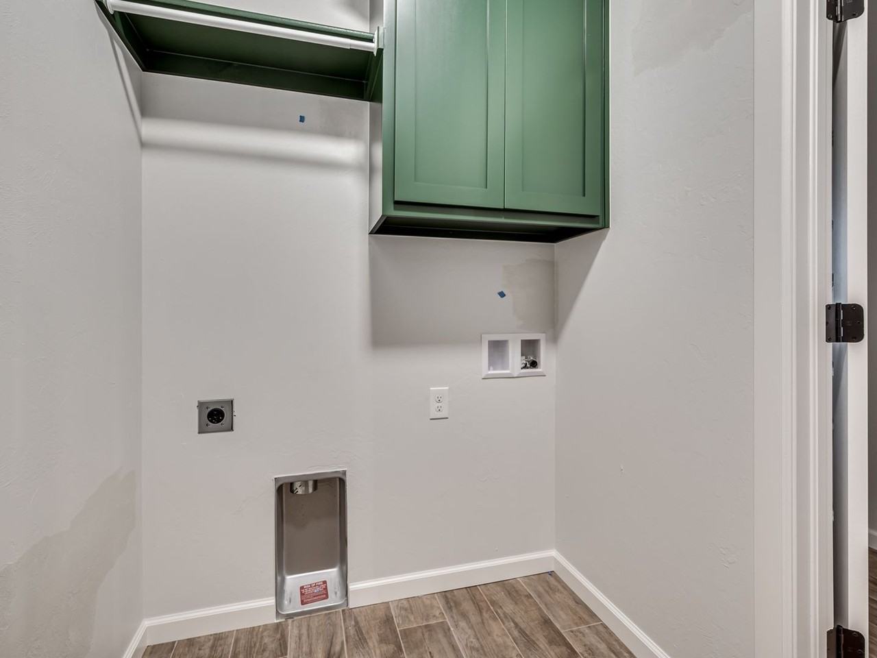 2912 Se 23rd Cir - Photo 7 of 27