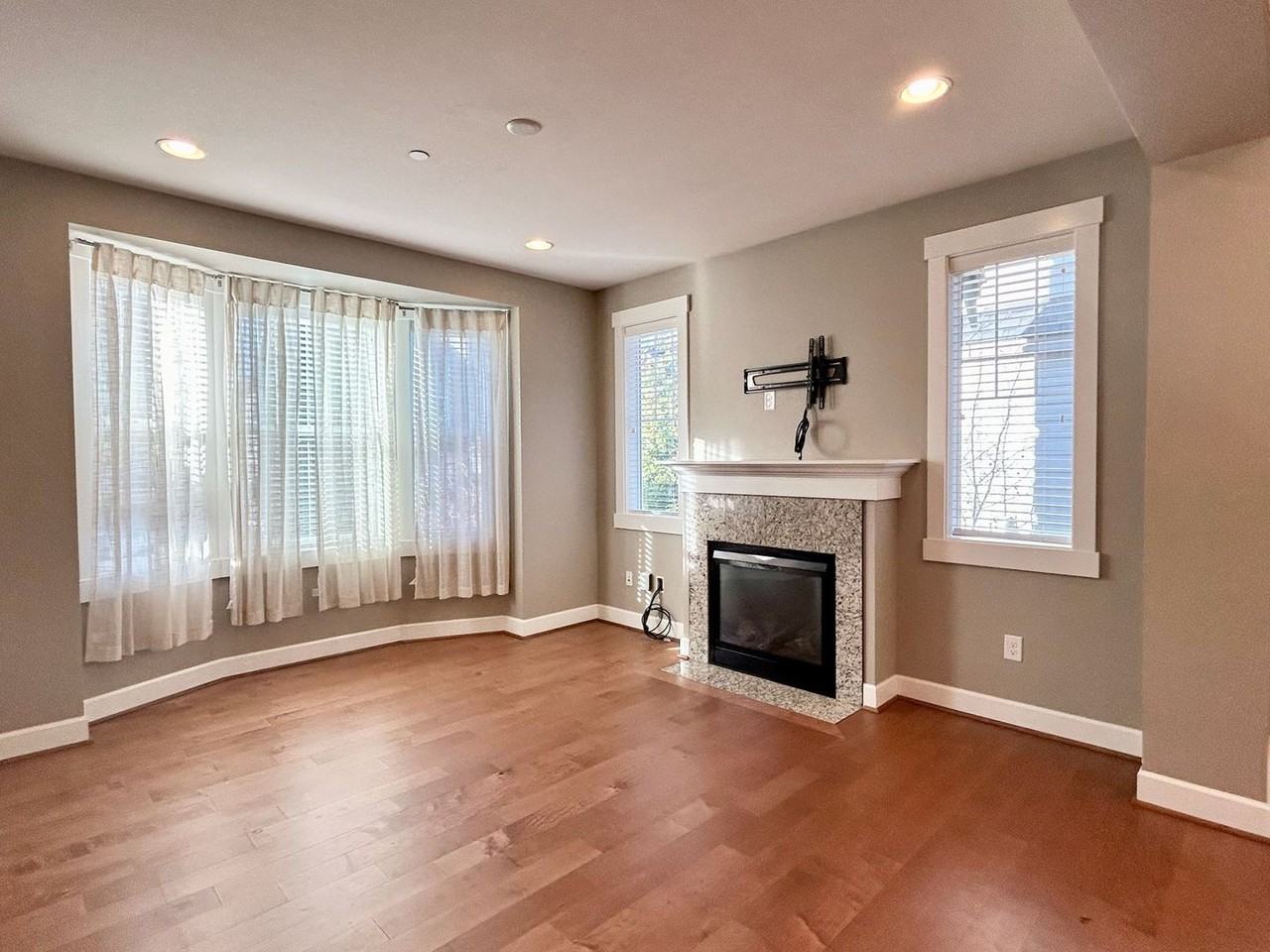 1374 Brooklyn Walk Ne - Photo 4 of 20