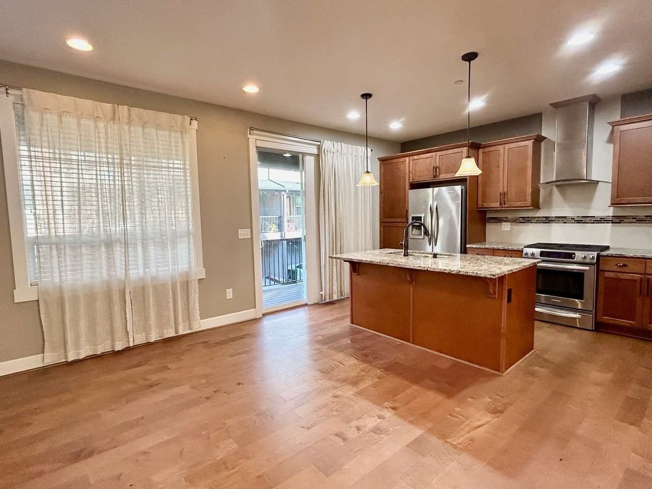 1374 Brooklyn Walk Ne - Photo 6 of 20