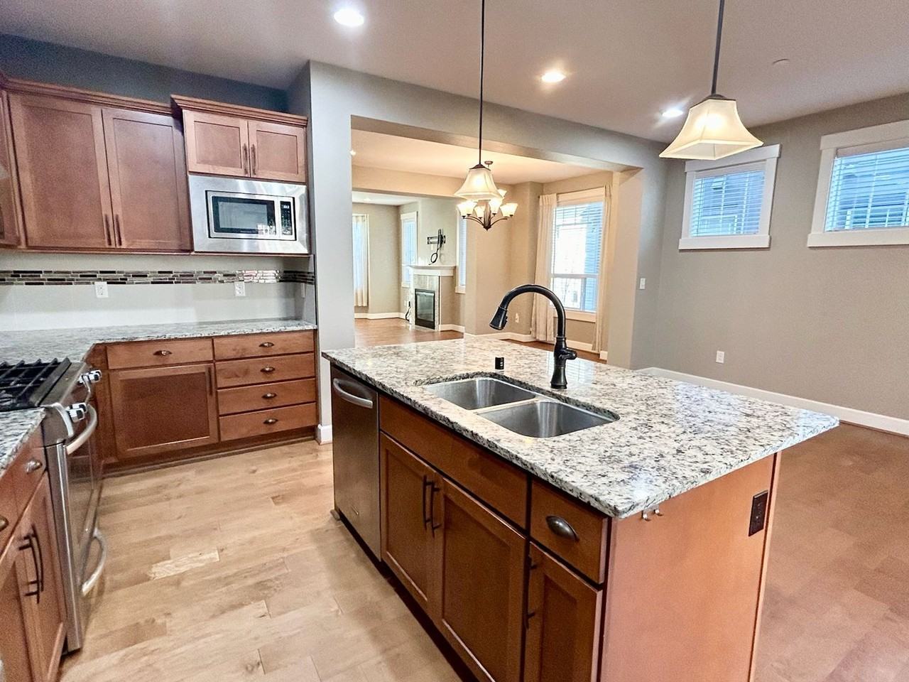 1374 Brooklyn Walk Ne - Photo 7 of 20