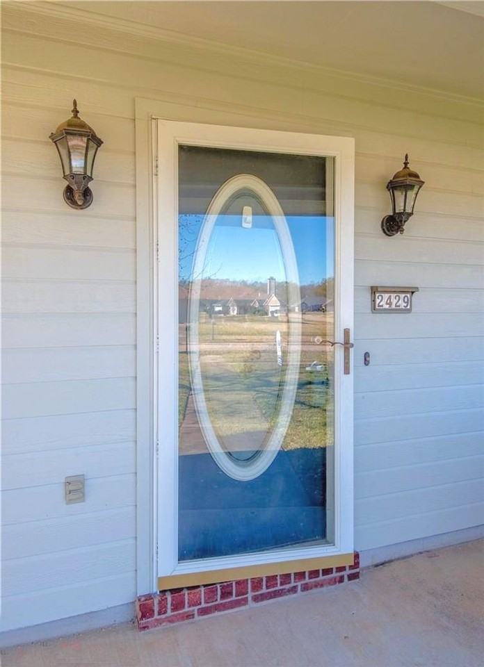 2429 Brookhaven Dr - Photo 2 of 24