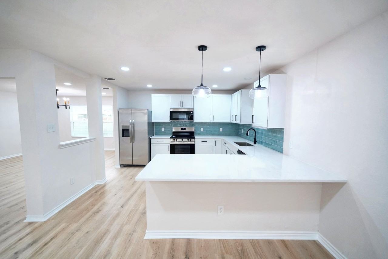 103 Saint Ann - Photo 2 of 50