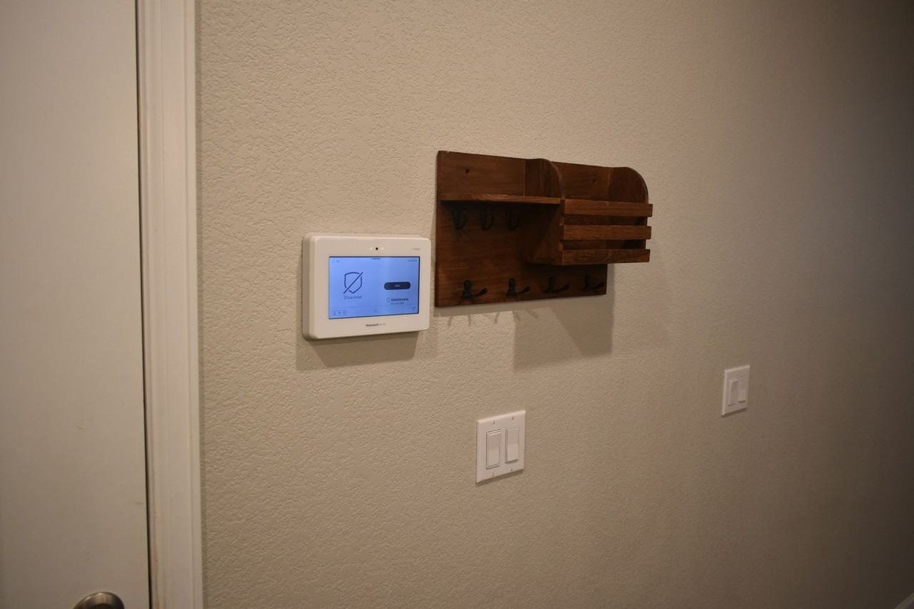 8348 Howell St - Photo 3 of 25