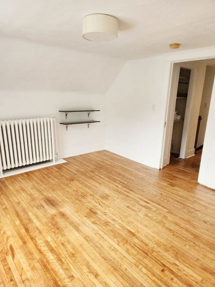 154 Lake St - Photo 5 of 9