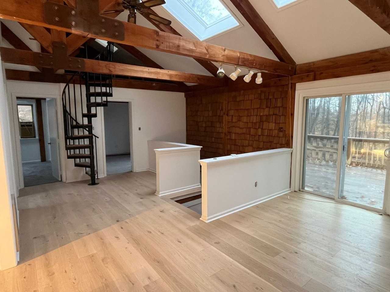 170 Maryhill Rd - Photo 2 of 8