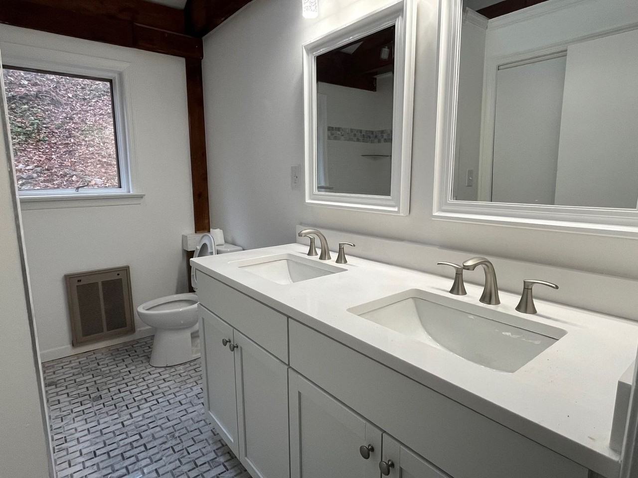 170 Maryhill Rd - Photo 3 of 8