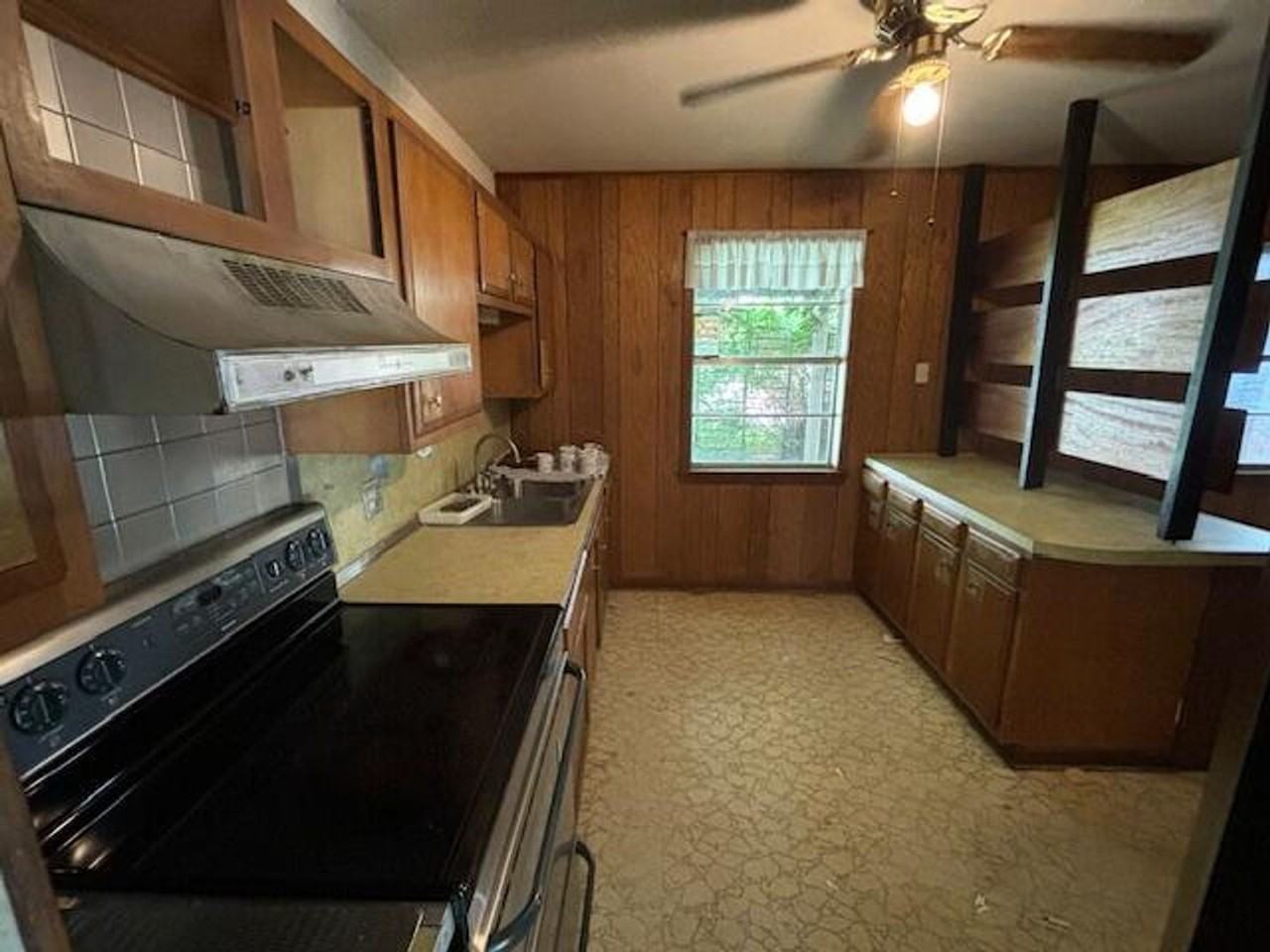 104 Davis St - Photo 3 of 9