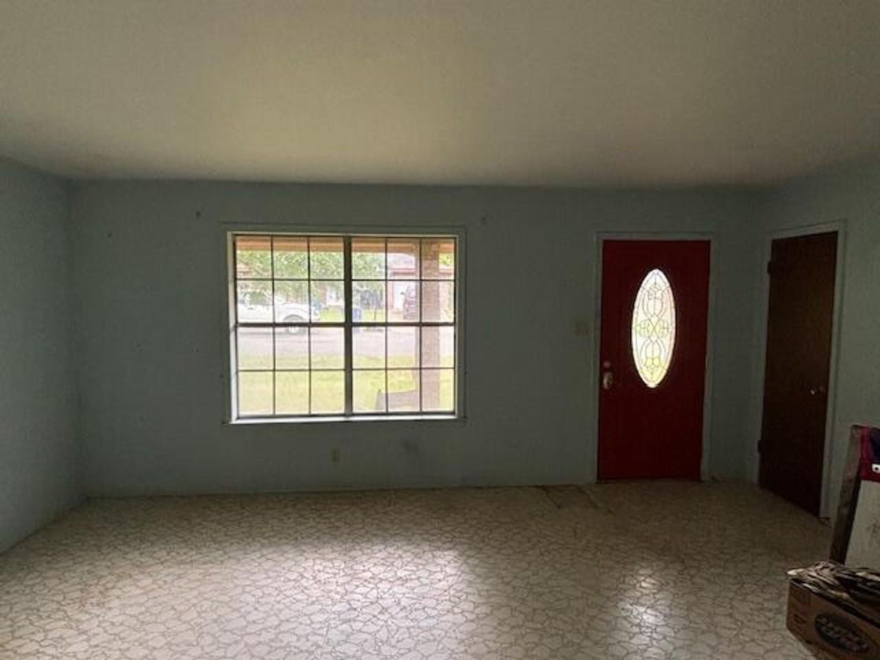 104 Davis St - Photo 4 of 9