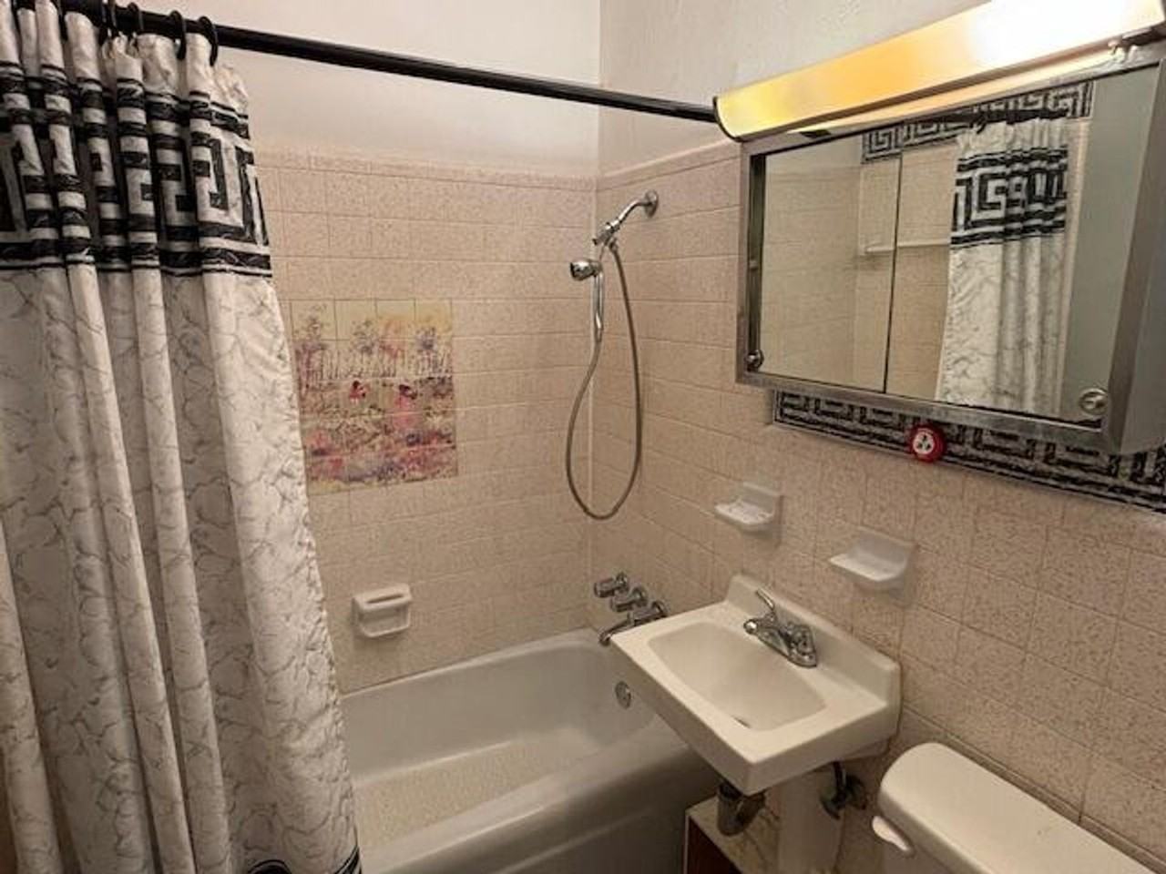 104 Davis St - Photo 6 of 9