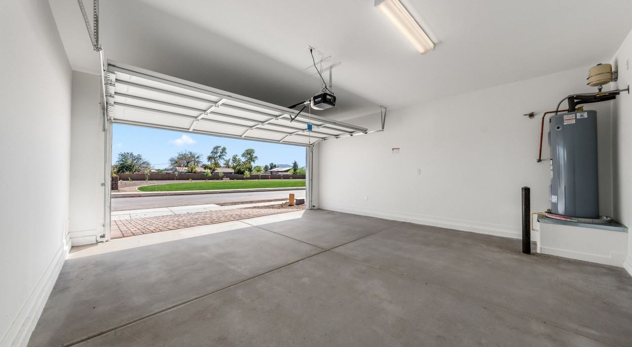 6022 S 47th Ln - Photo 2 of 39