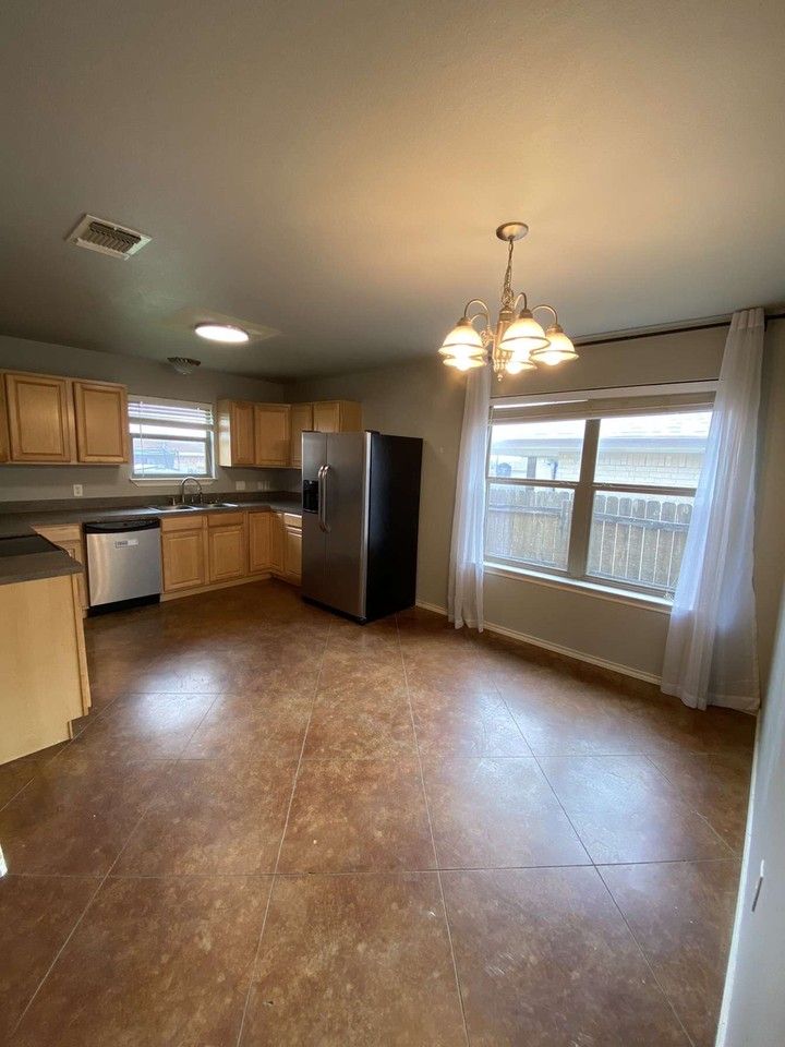809 Rambling Ct - Photo 2 of 9