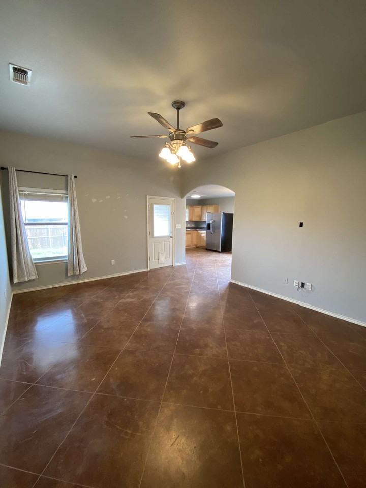 809 Rambling Ct - Photo 3 of 9