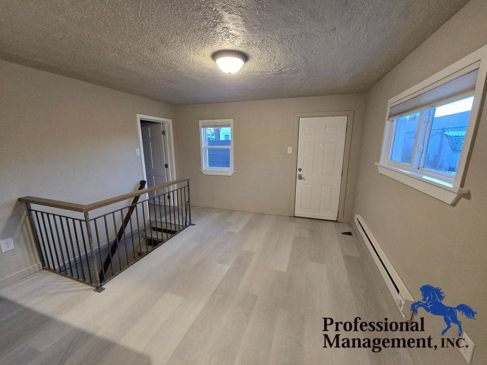 109 1/2 S 35th St - Photo 2 of 9