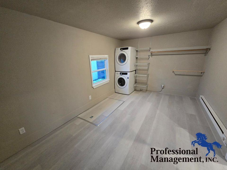 109 1/2 S 35th St - Photo 5 of 9